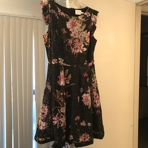 Gorgeous Lace Floral Dress: Size 12